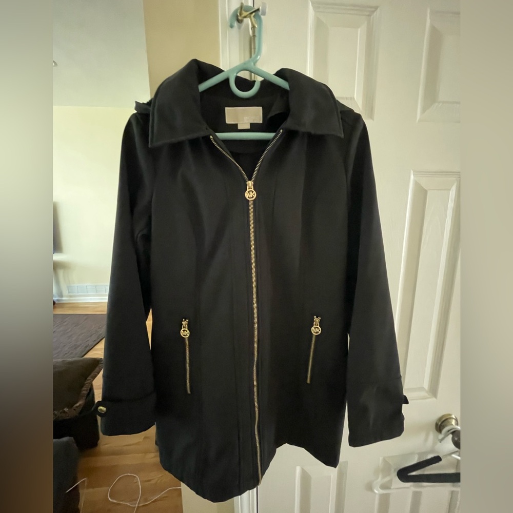 Michael Kors 30” jacket w/button off hood. Soft lining. Size S